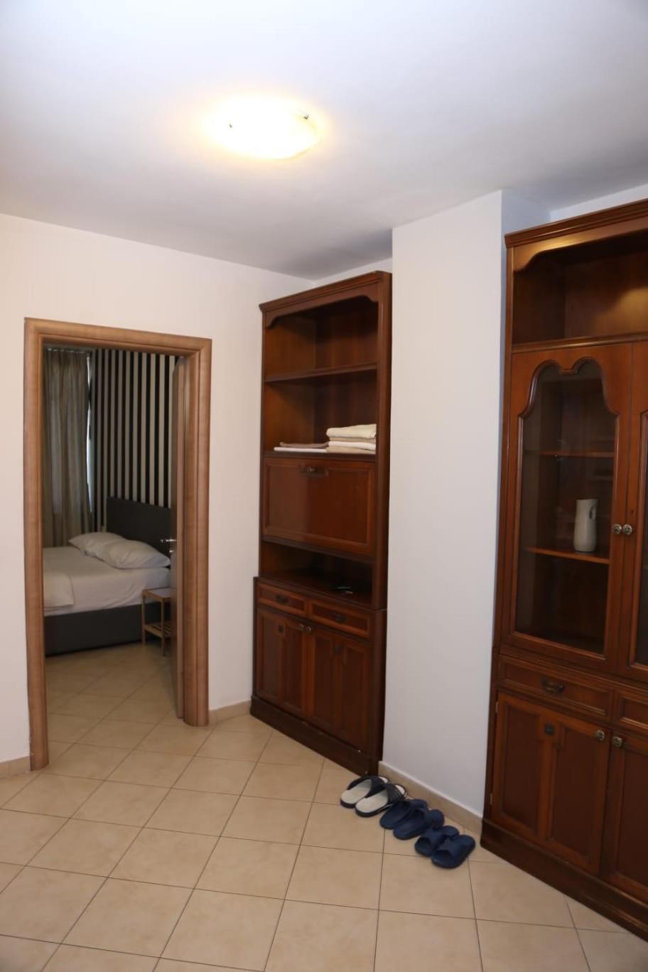 Ergi'S Host Apartment Tirana Exteriör bild