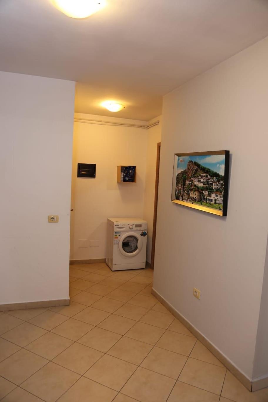Ergi'S Host Apartment Tirana Exteriör bild