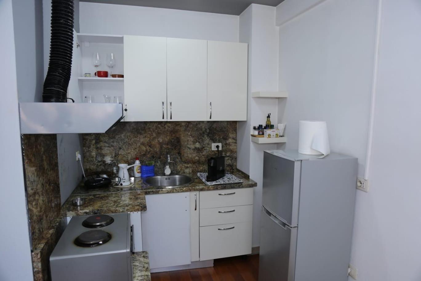 Ergi'S Host Apartment Tirana Exteriör bild